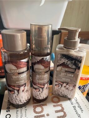 Cozy Cabin Vanilla & Sandalwood Body Wash - Taupe